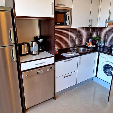 Lilly - - Pool - Meerblick *