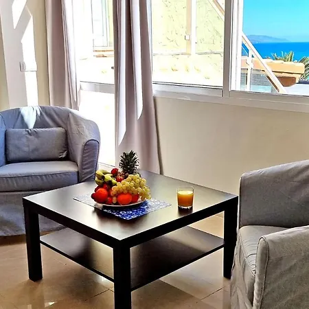 Lilly - - Pool - Meerblick