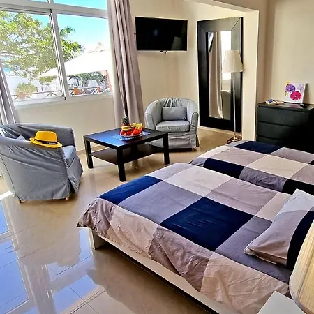 Lilly - - Pool - Meerblick Apartment