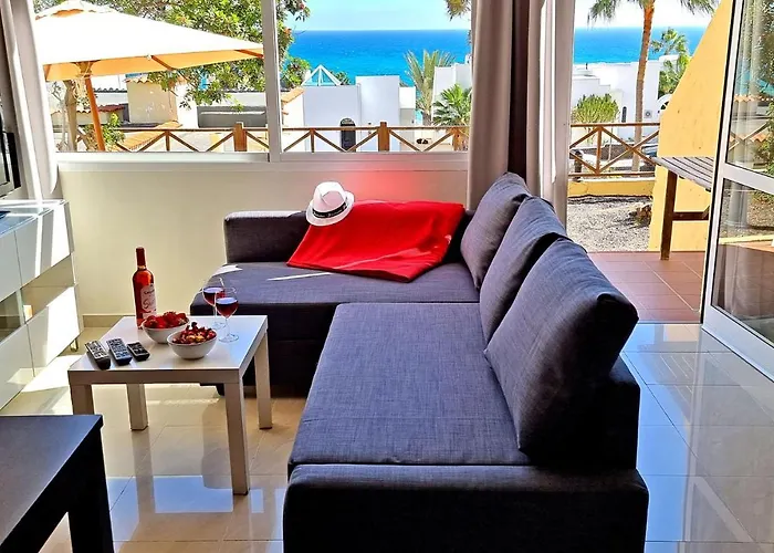 Lilly - - Pool - Meerblick