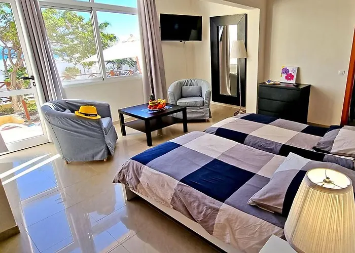 Lilly - - Pool - Meerblick Apartment