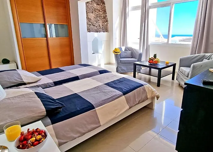 Lilly - - Pool - Meerblick