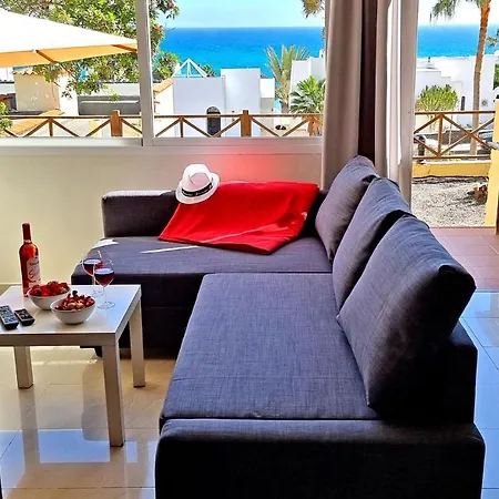 Lilly - - Pool - Meerblick